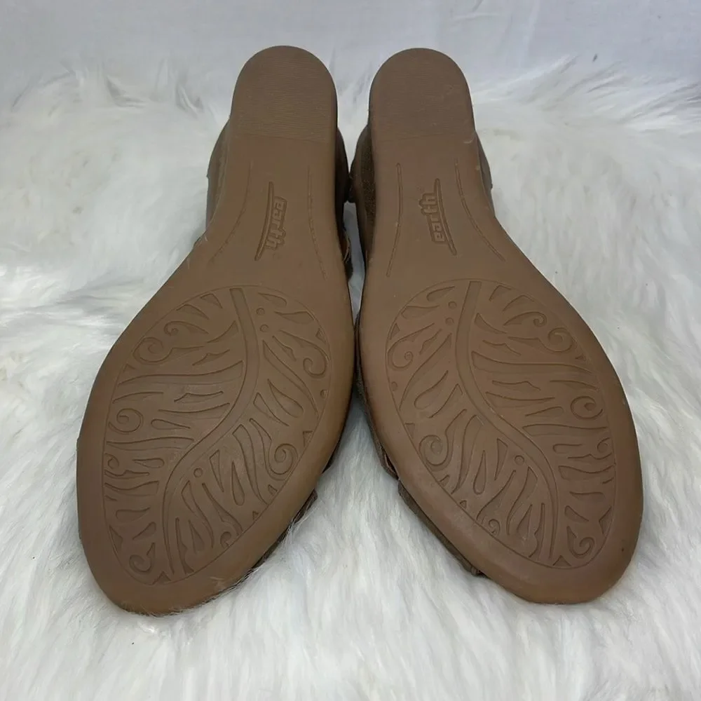 Earth Curvet Khaki Suede Wedge Sandals Sz‎ 8.5